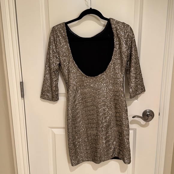 AIM Dress wore 1 time, Great condition, size 4, gold - Picture 3 of 3